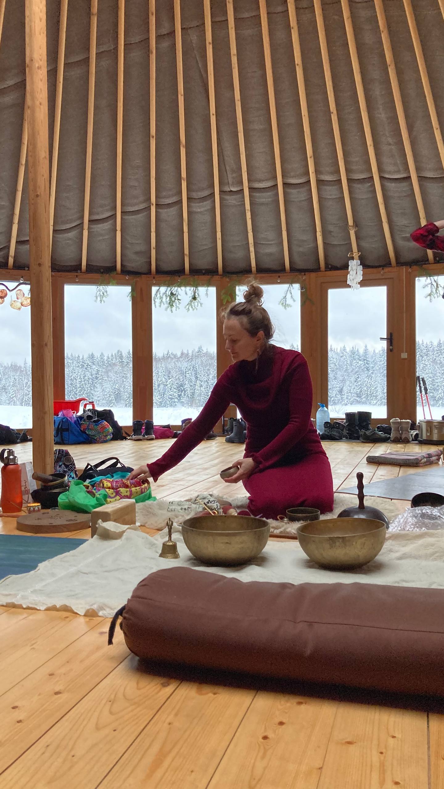 Звуковая медитация с поющими чашами