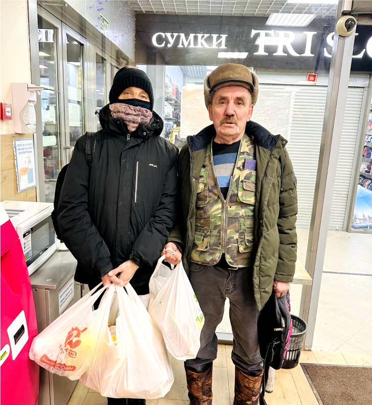 Рита и Михаил получили продуктовую и вещевую помощь
