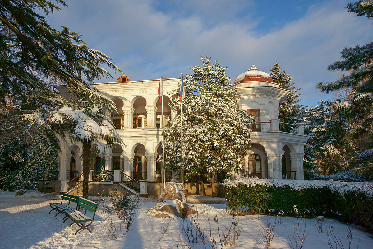 Вилла Отрада дача купца Стахеева в Алуште, Крым — фото, как доехать,  история, архитектура, экскурсии, цены в 2024 году