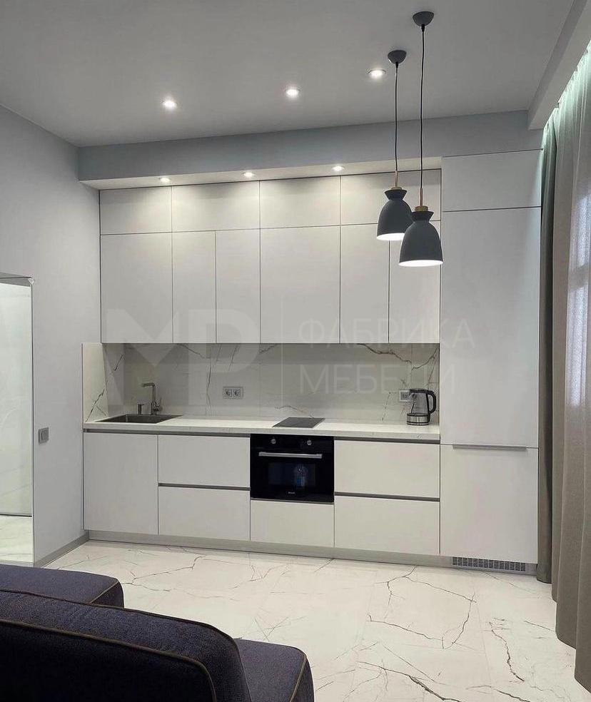 белая прямая кухня