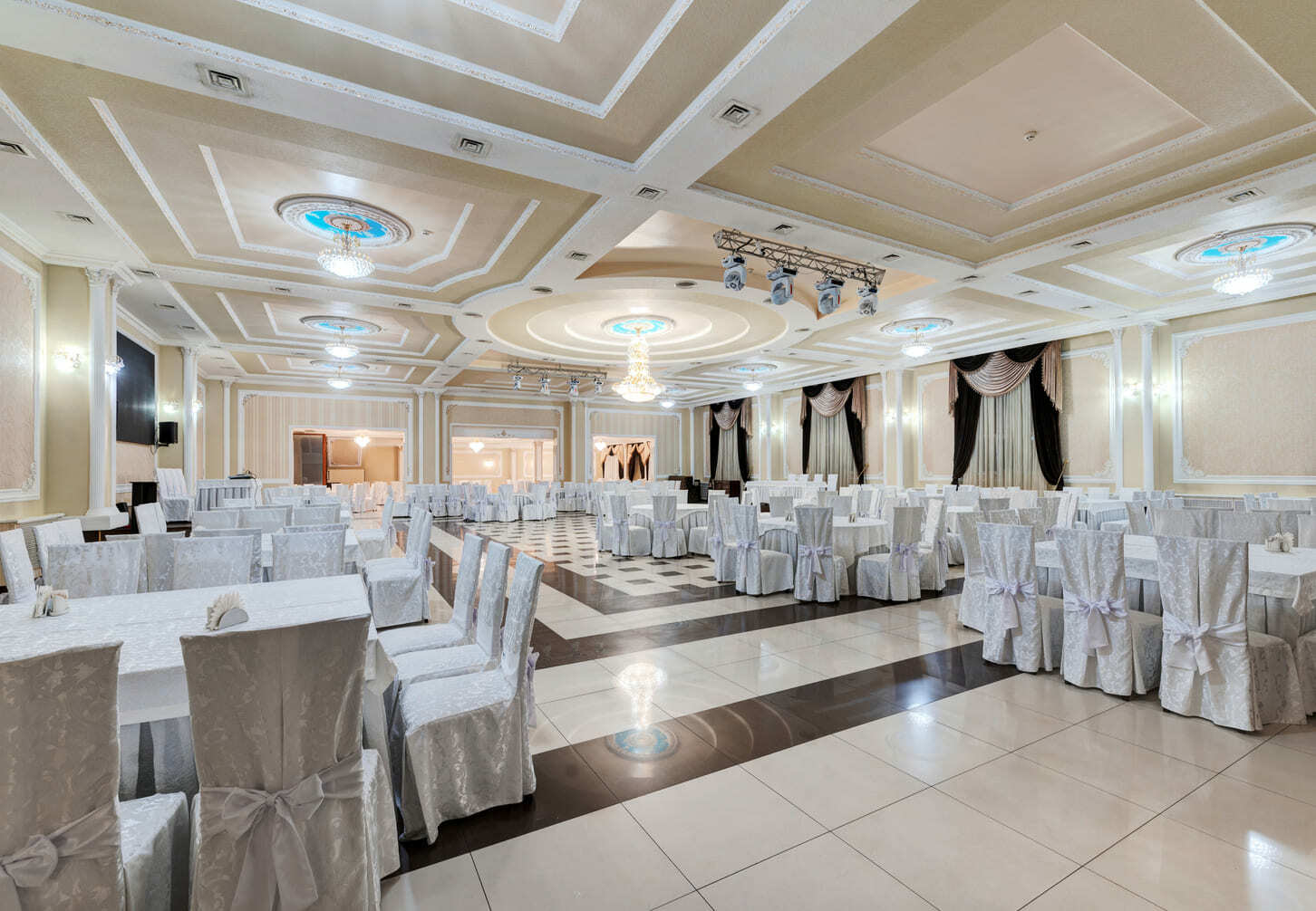 Гостинично-ресторанный комплекс "Versalles",Майкоп - официальный сайт