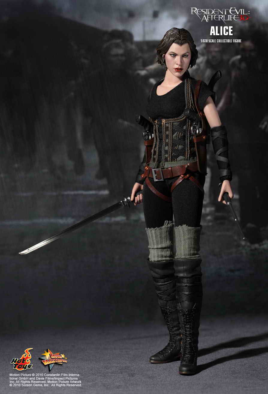 Элис resident. Элис Resident Evil hot Toys. Milla Jovovich Resident Evil 1. Милла Йовович Элис обитель зла. Элис резидент эвил 3.