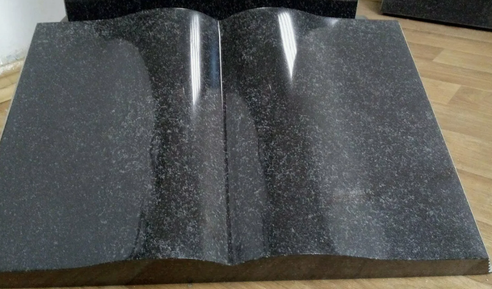 Текстура черного гранита Black time крупным планом