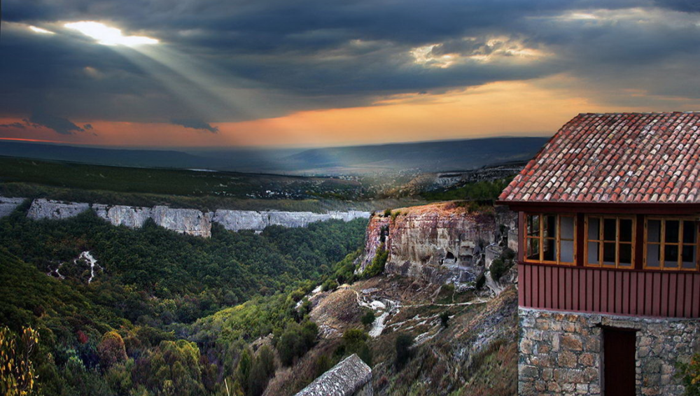 История пещерного города Чуфут-Кале в Бахчисарае, Крым