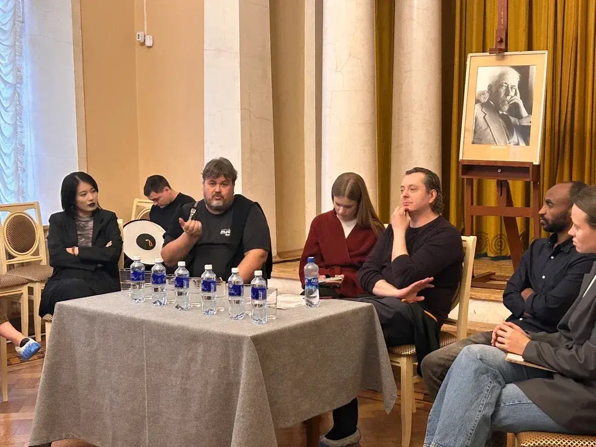 В Леонтьевском переулке поговорили о будущем театра