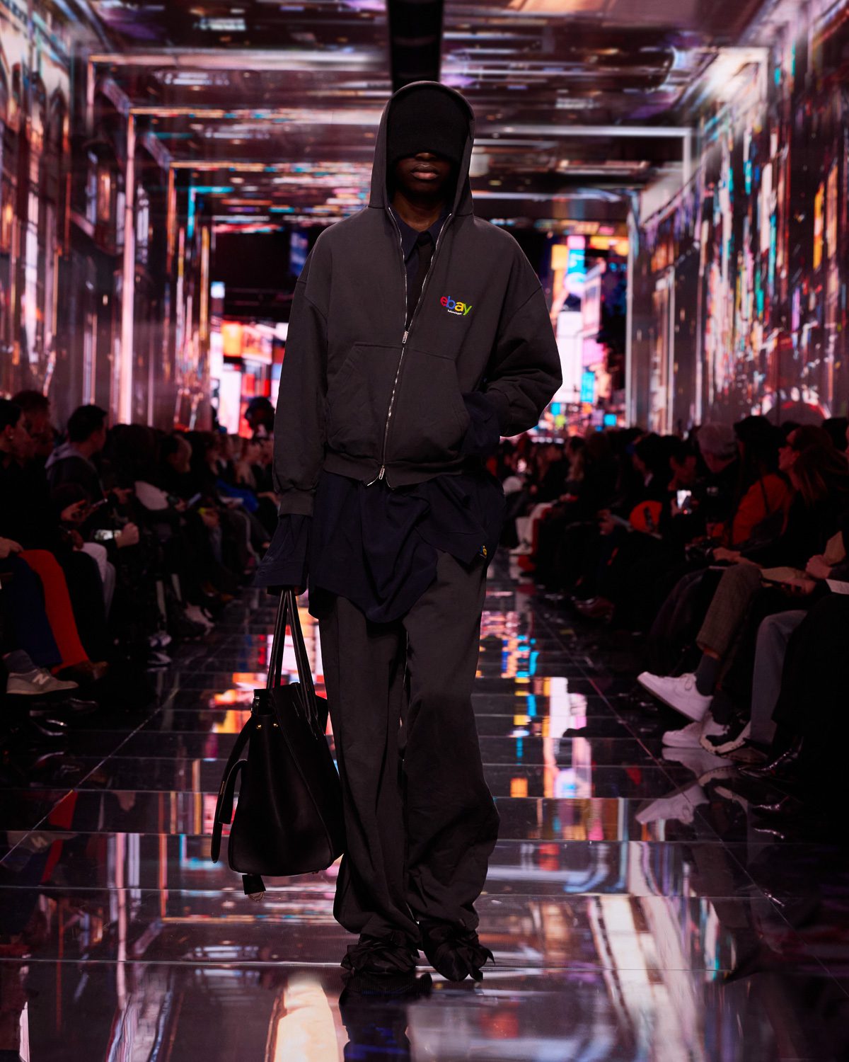 Сумки для подиума Balenciaga Fall 2024 21