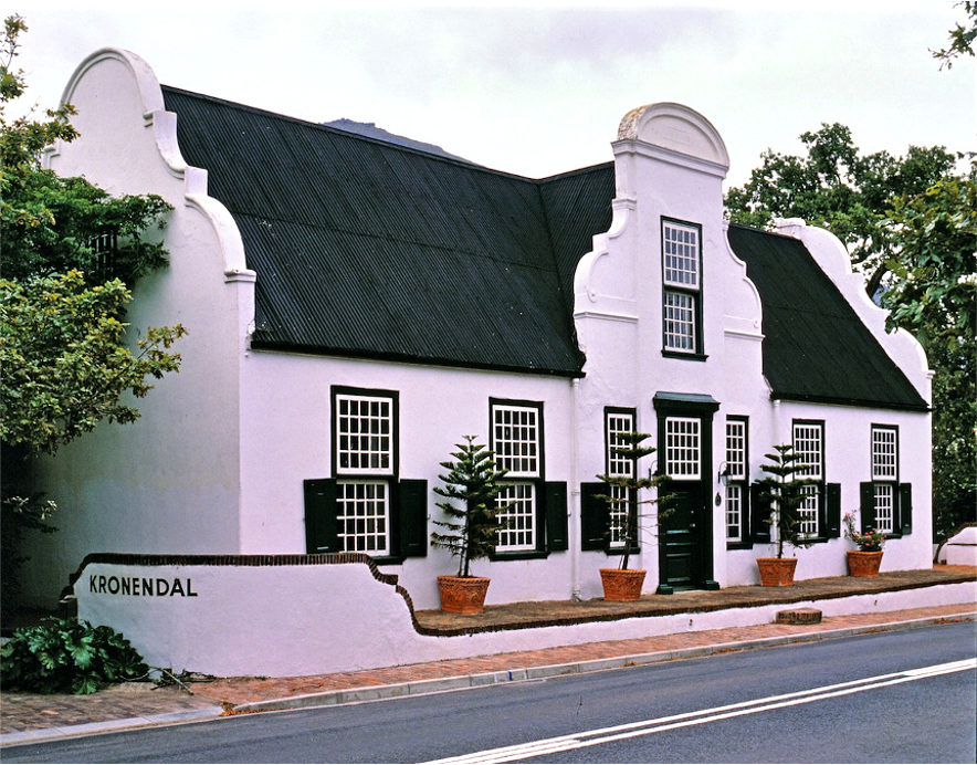 Kronendal 1713 в Hout Bay — старый дом, который прожил достаточно долго, чтобы обзавестись собственной легендой. Фото: Janek Szymanowski