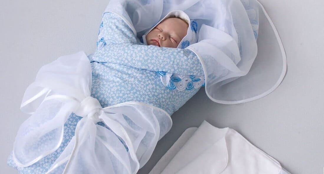 Как одевать новорожденного на выписку в марте