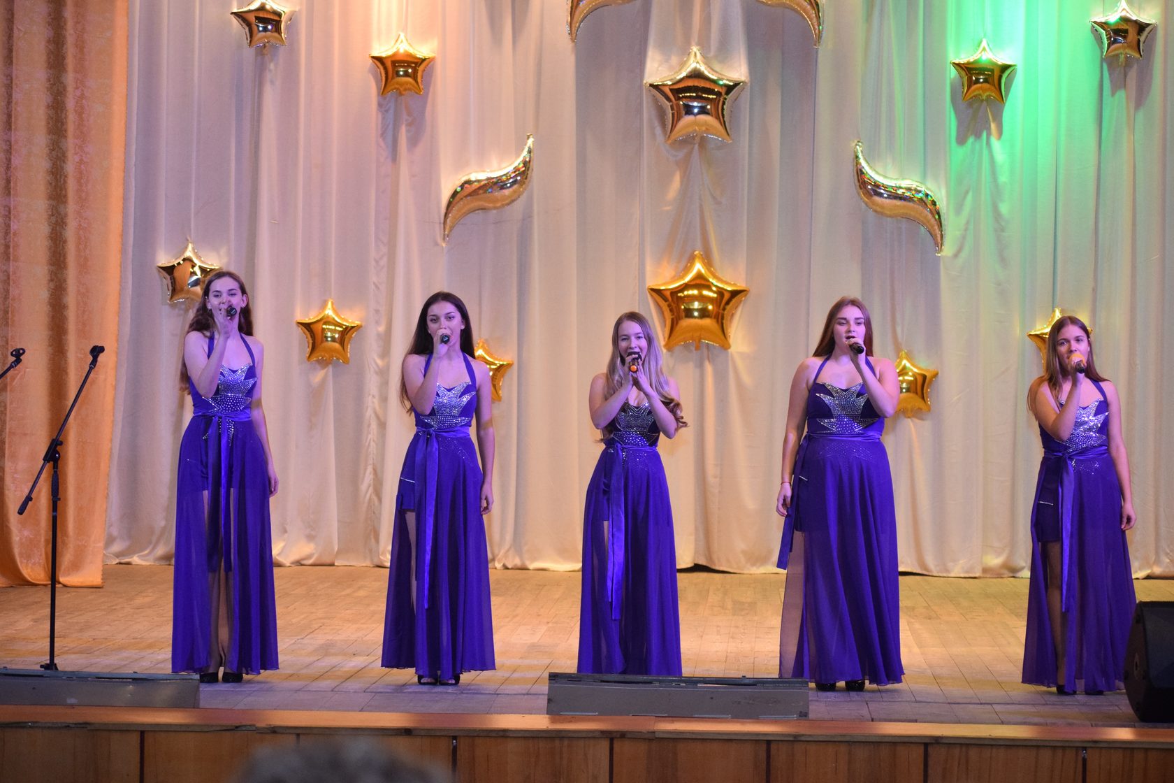 Вокальный дебют. Конкурс разноцветные голоса. Вокальный ансамбль преподавателей. Карнавал побед. Вокальный дебют.