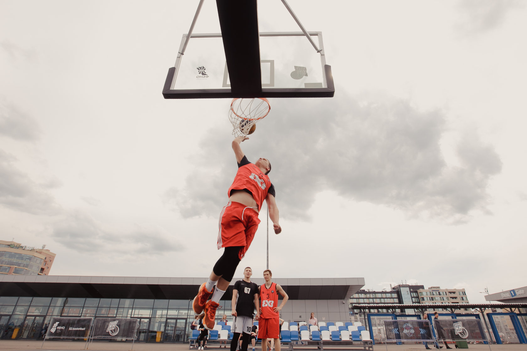Нижний новгород мыс стрелка спорт порт. Стритбол. «Спорт порт», Нижний Новгород Баскебольная площадка. Площадка спорт порт г Нижний Новгород. Спорт порт Нижний Новгород фото.