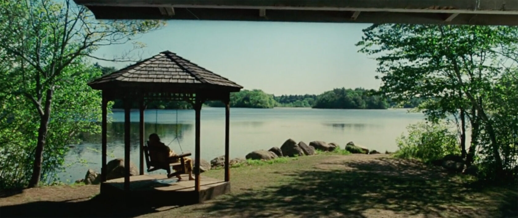 Остров Проклятых Дальний план