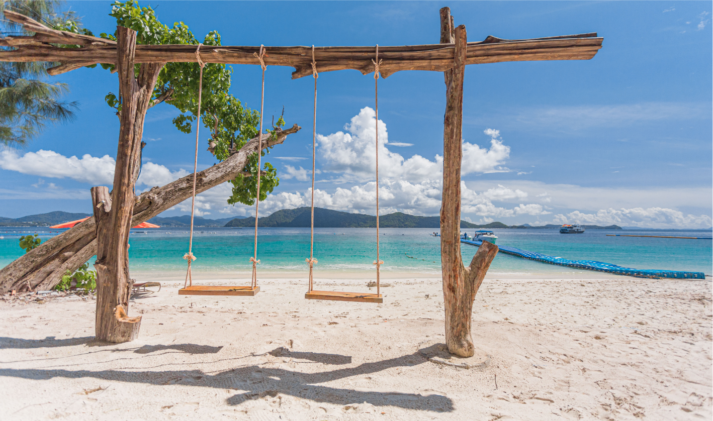 Banana Beach на Coral Island с белым песком и прозрачной водой