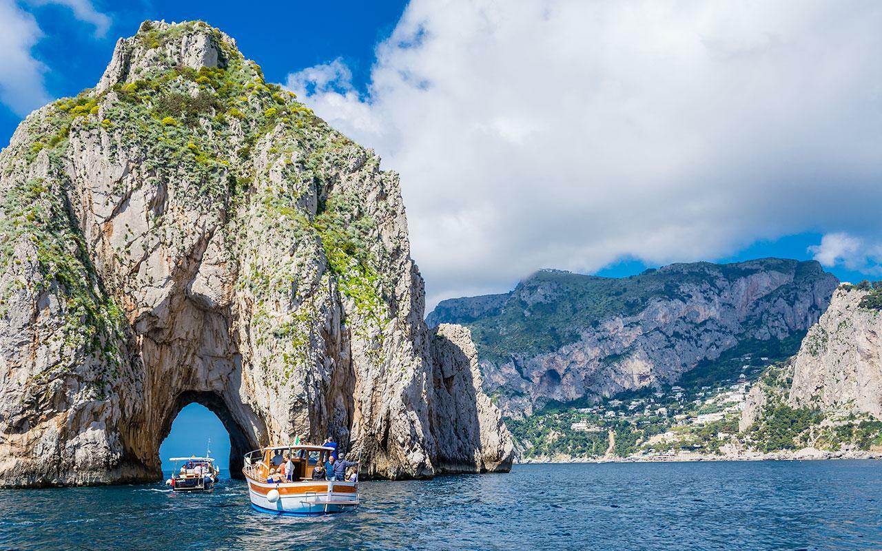 Sea cruises itinerary to Capri | Signature Sailing Charter