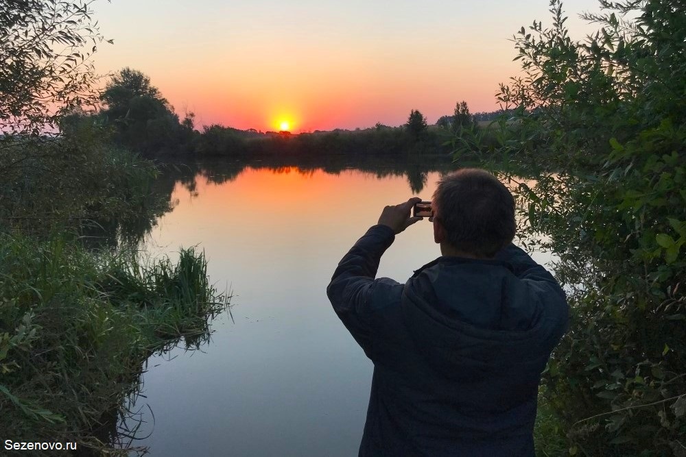 Рассвет над Сезеново фотографирует Павел Волынчиков