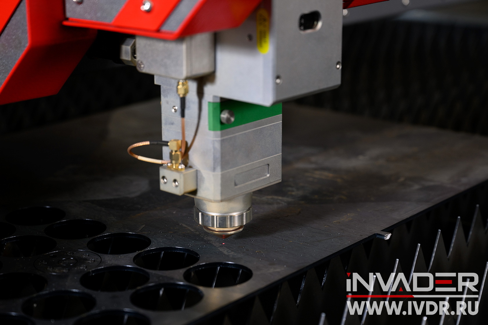 Система регулировки высота головы лазерного станка INVADER