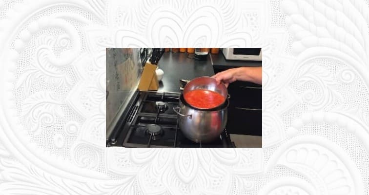 Приготовление салата из баклажанов с помидорами, перцем и огурцами на зиму: шаг 3