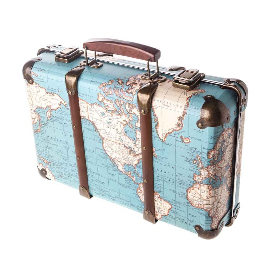 чемодан, декорированный картой мира