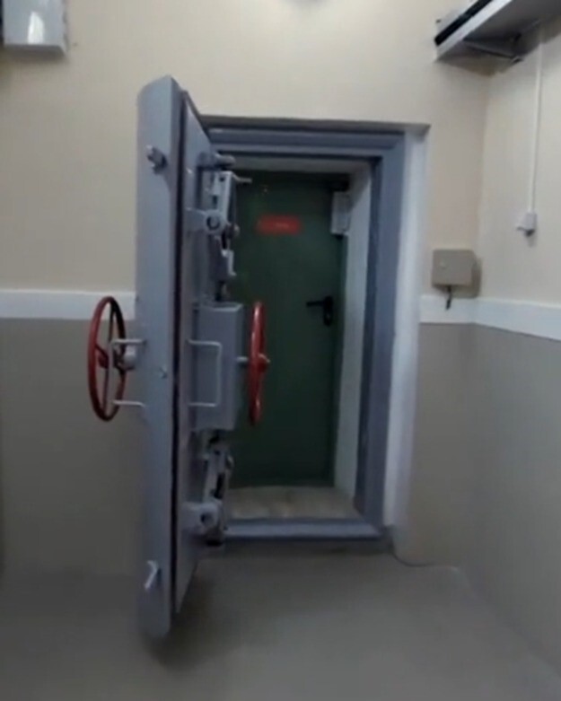 Дверь защитно-герметическая