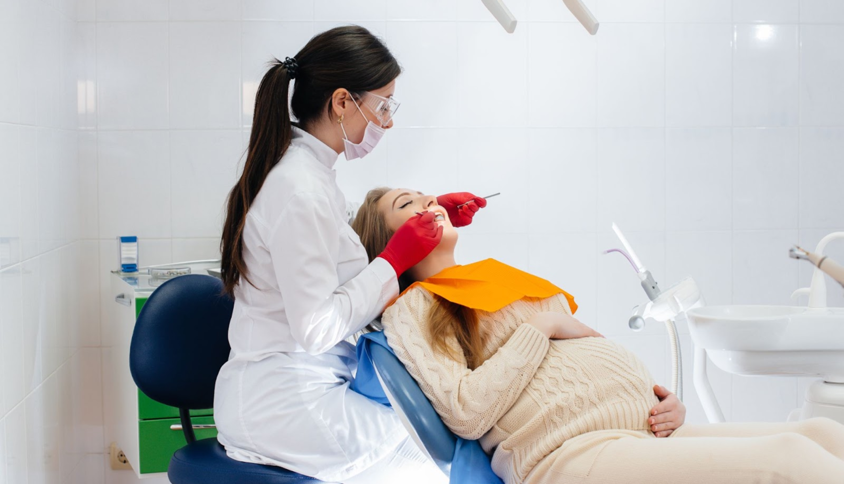 При беременности можно лечить зубы с анестезией. Стоматология беременных. Беременные у стоматолога. Стоматолог женщина.