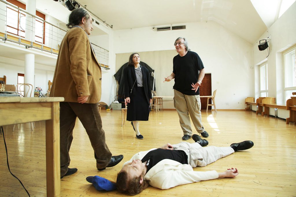 Фото с репетиции спектакля. Режиссер – Дмитрий Крымов