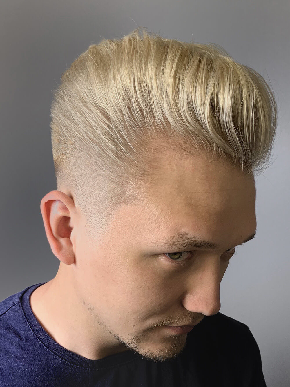 Мужская стрижка с выбритыми висками