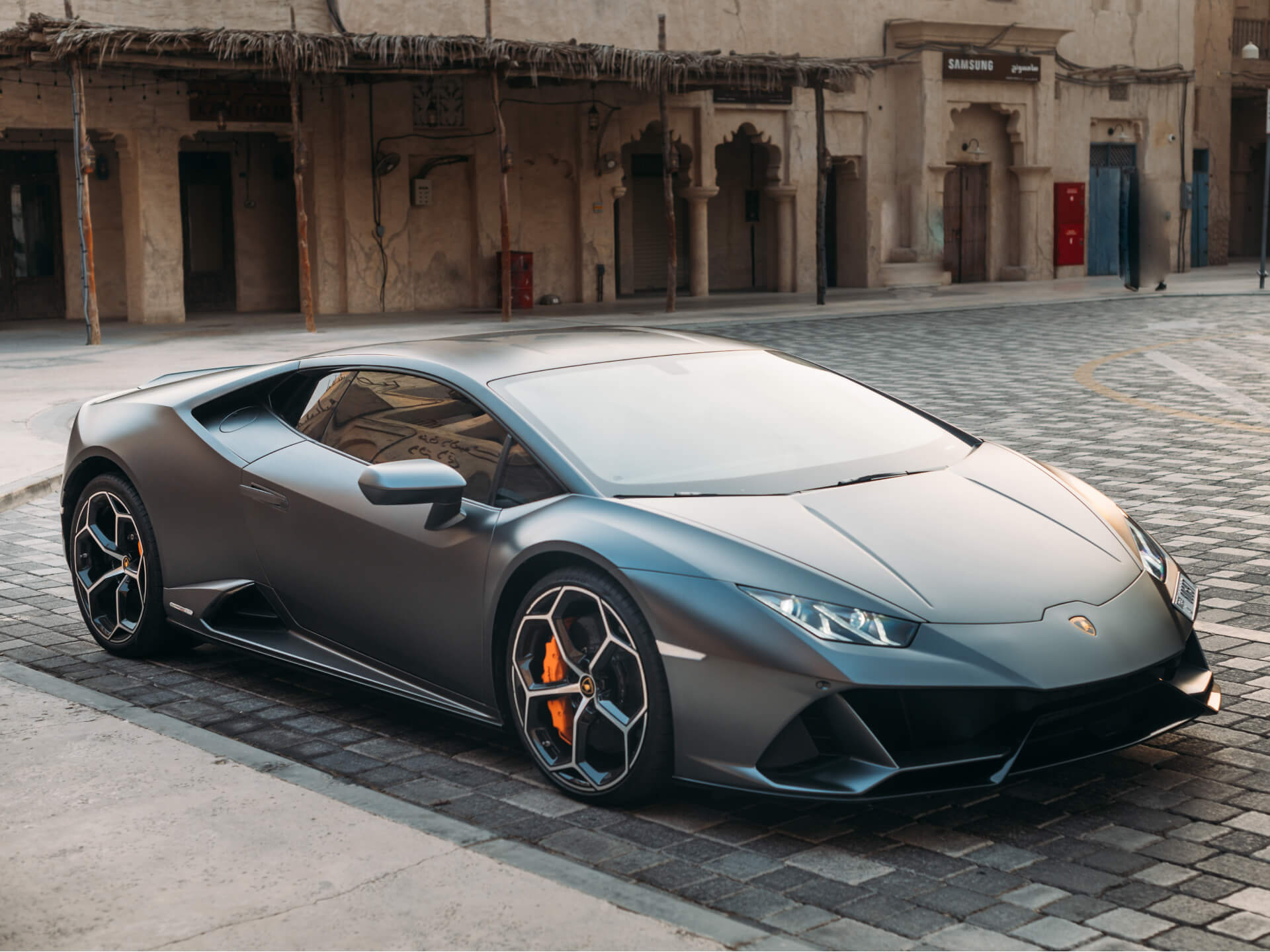 Rent a Lamborghini Huracan EVO 2021 in Dubai| KINGS RENTAL CARS