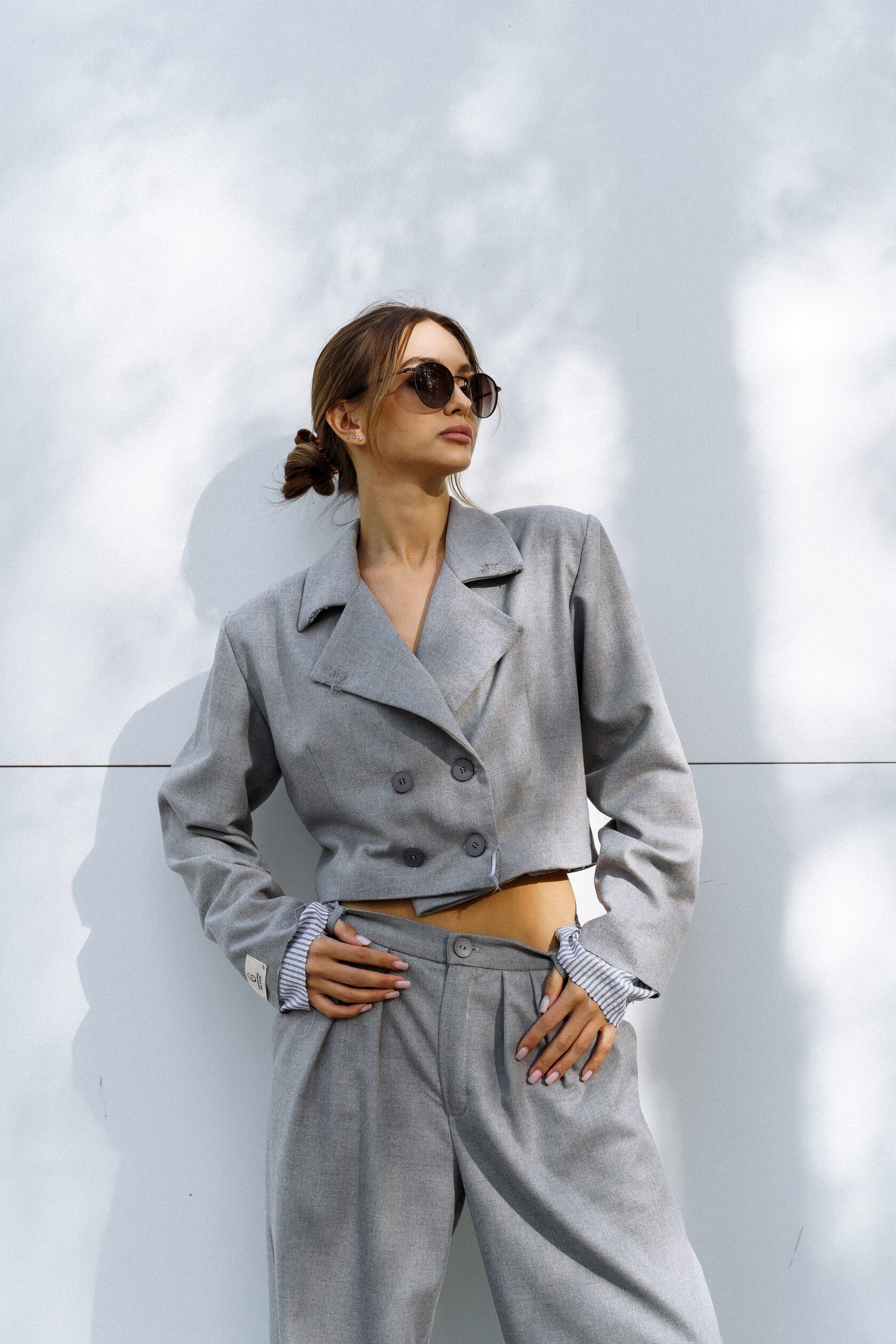 Молочная дизайнерская рубашка из хлопка с вышивкой “KIRA D’ARCHI”