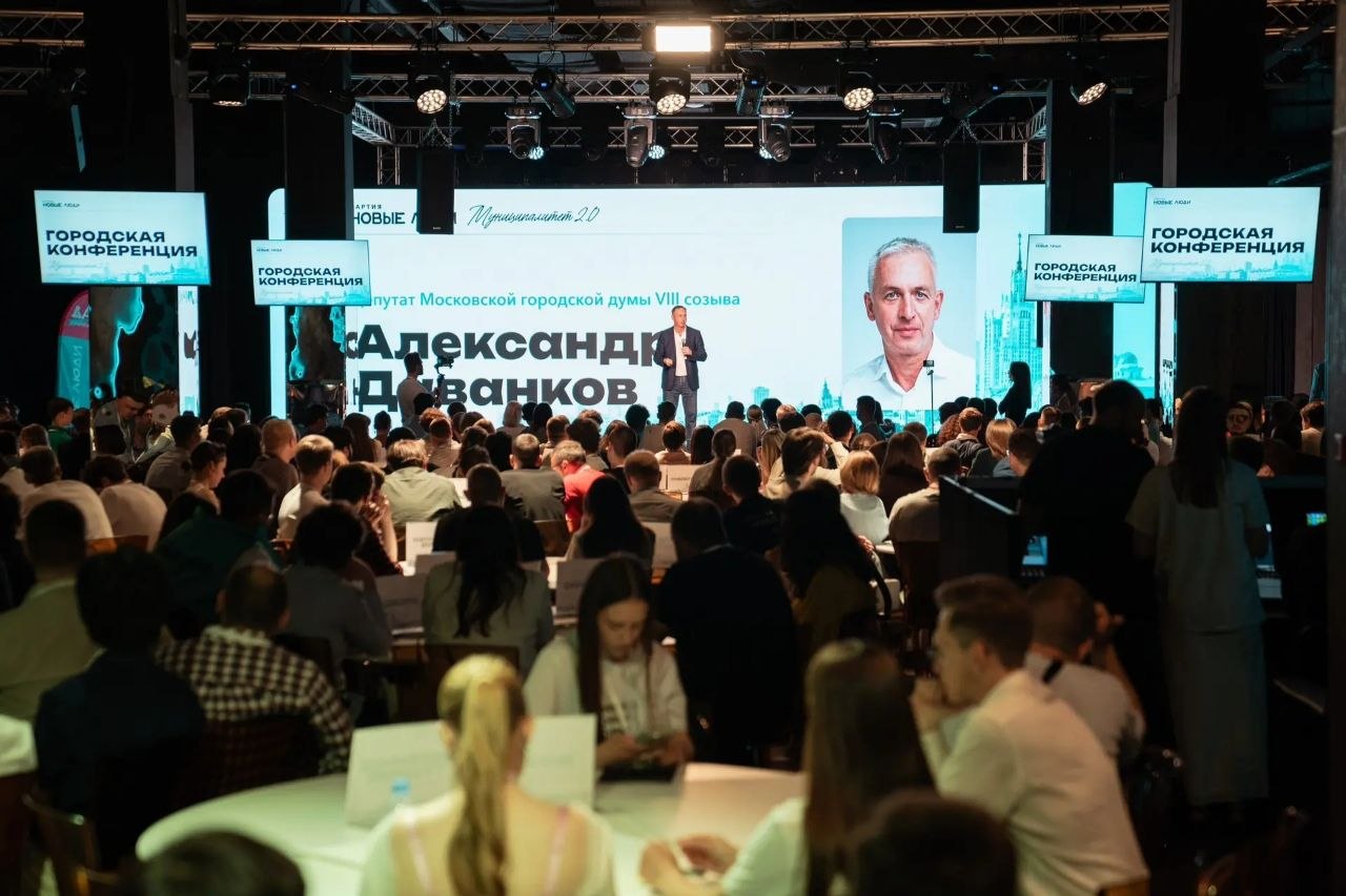 Путь в большую политику всегда начинается с малого — с решения тех проблем, которые мы видим каждый день в своих дворах, парках и на соседних улицах.