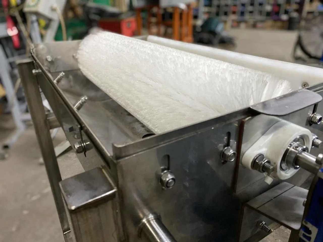 Моечная установка с щетками