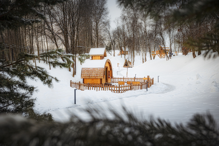 детский деревянный домик с горкой