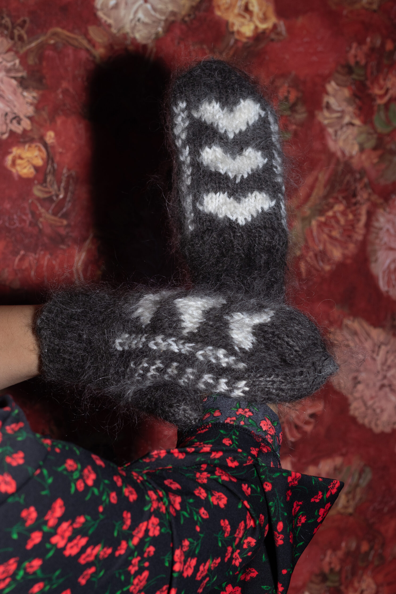 Теплые серые варежки с рисунком из козьего пуха ручной работы, плотная вязка