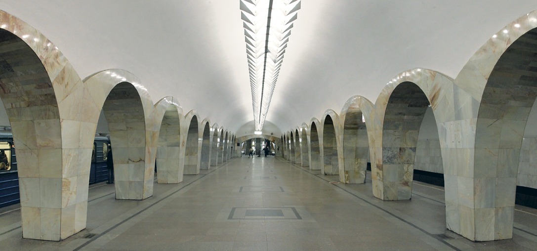 Ст кузнецкий мост. Кузнецкий мост станция метро вестибюль. Кузнецкий мост вестибюль. Метро кузнецкий мост вестибюль. Станция метро кузнецкий мост.