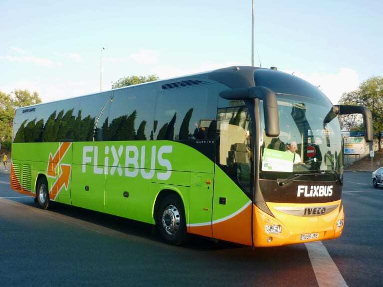Зелёный автобус, транспортной компанией Flixbus, Рим Помпеи