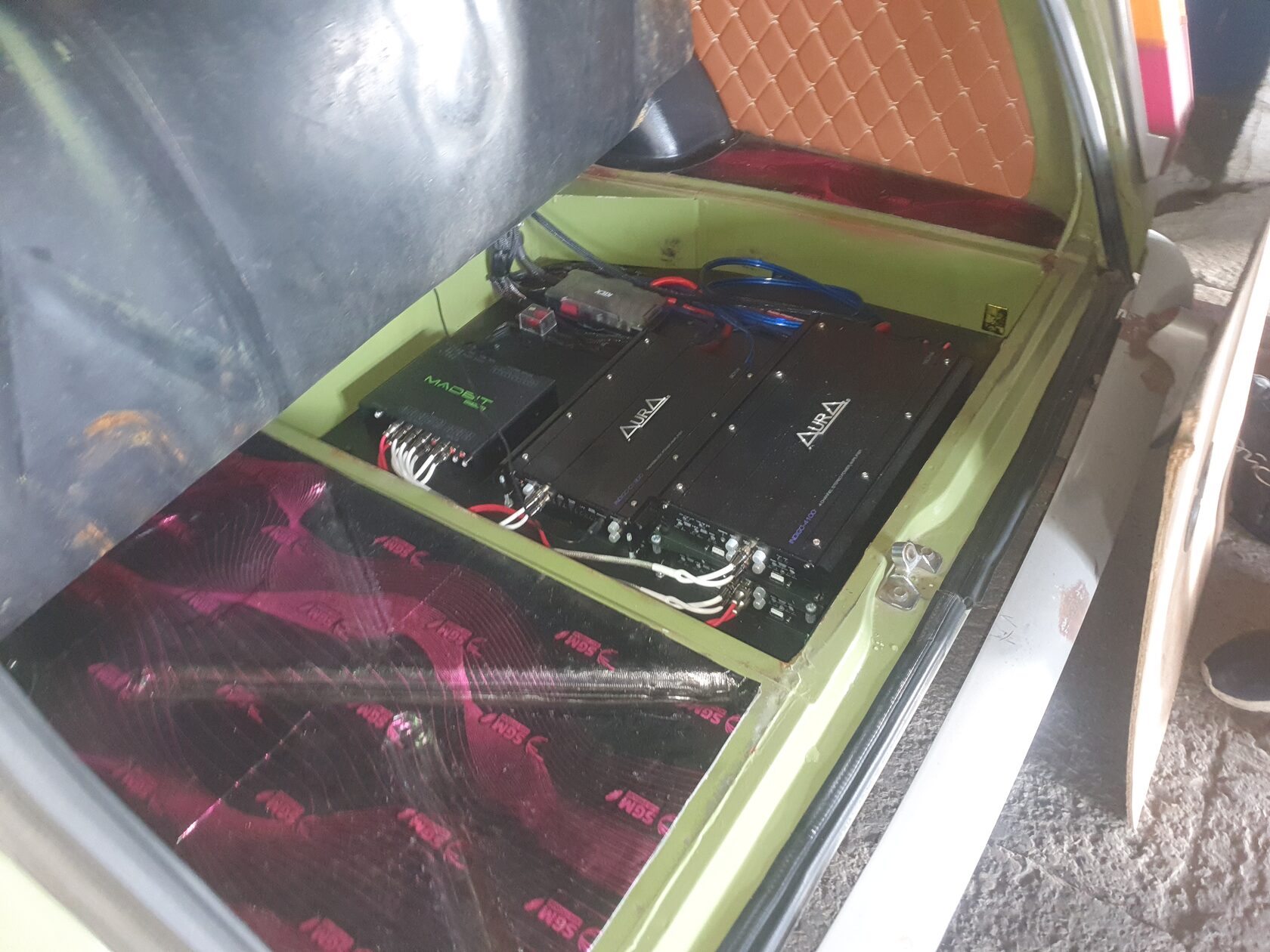 установка автозвука ВАЗ 2102