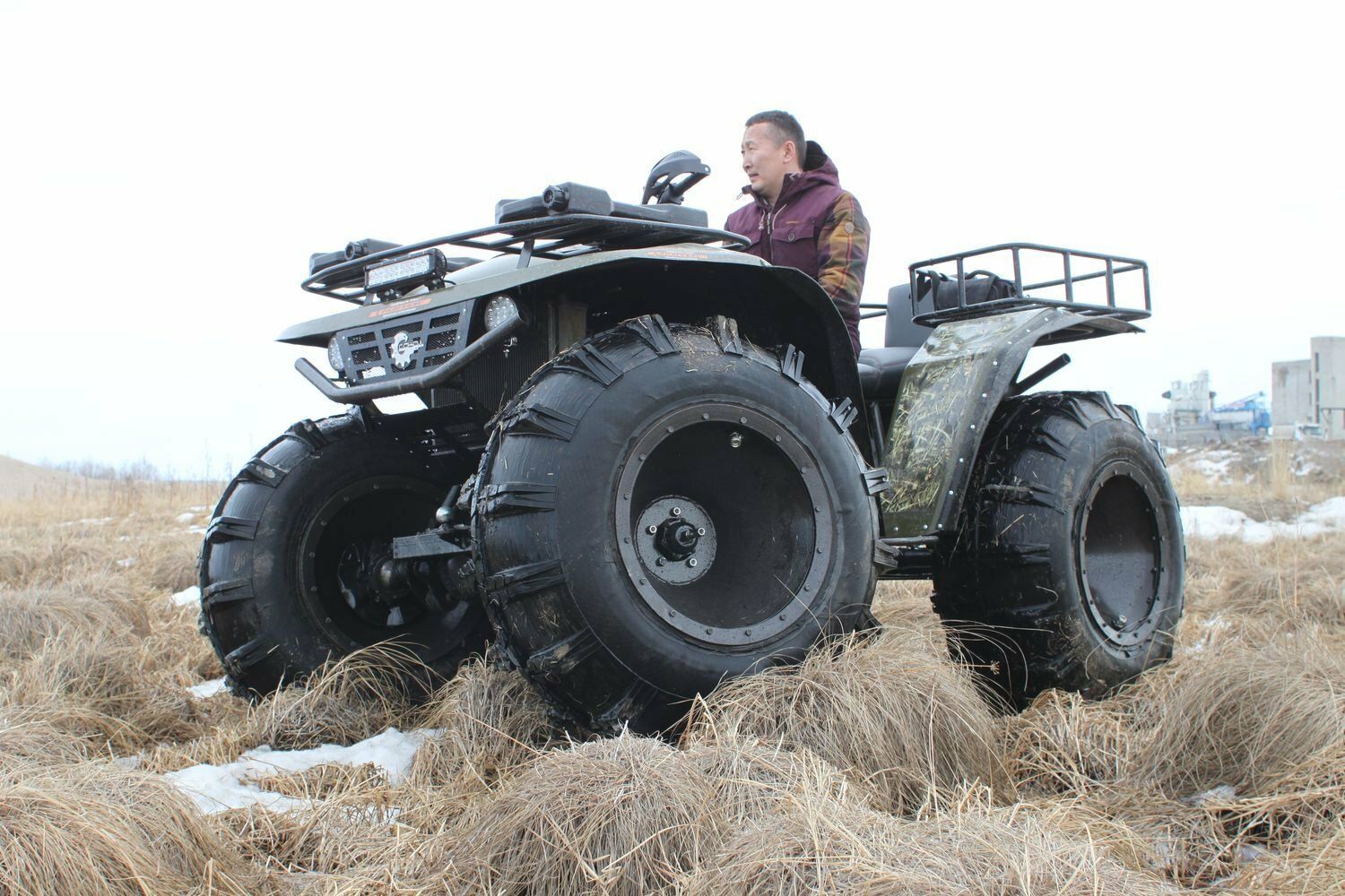фото парня и девушки на романтическом свидании в публичном месте