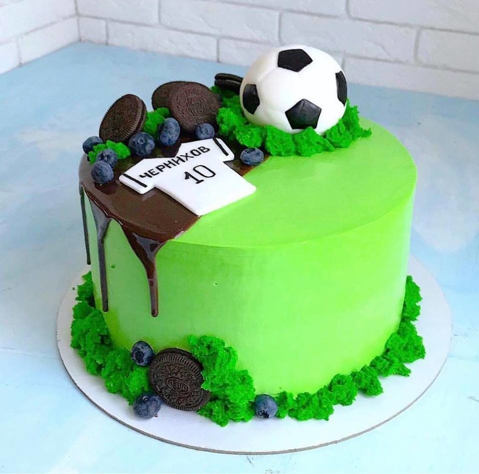 Торт на тему мальчиков. Торт для мальчика. Торт с футбольной тематикой. Детские торты для мальчиков. Украшение торта для мальчика.