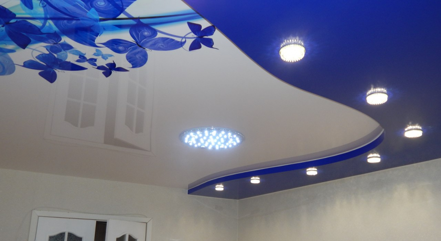 Минусинск. Натяжные потолки минусинск. Натяжные потолки южный город. Натяжной потолок белый матовый без плинтуса. Минусинск потолки.