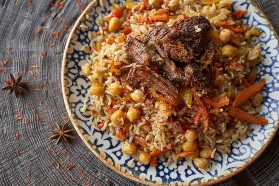 Плов с мясом, подача ФУД МОЛЛ