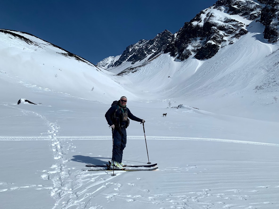 Ski travel. Ски туринг Камчатка. Скитур на Камчатку на майские. Скитур на снегоступах. Горнолыжное катание Камчатка.