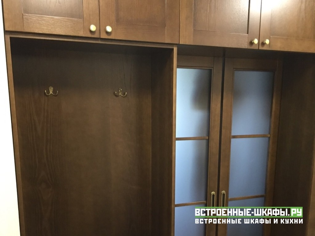 Двухсторонний шкаф перегородка для разделения комнаты и коридора