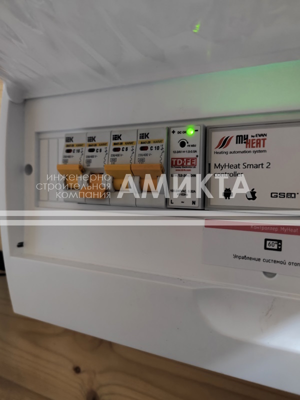 Монтаж отопления с газовым конденсационным котлом, работающим от сжиженного газа и резервным электрокотлом