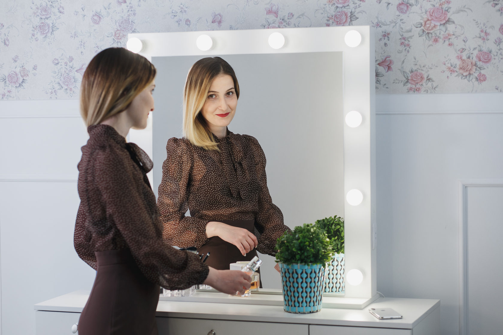 Зеркала с подсветкой для макияжа | Гримстол | Москва