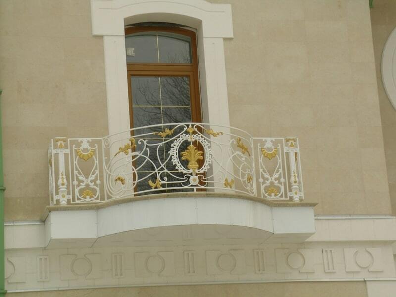Кованые балконы, кованые перила и ограждения балконов БК006