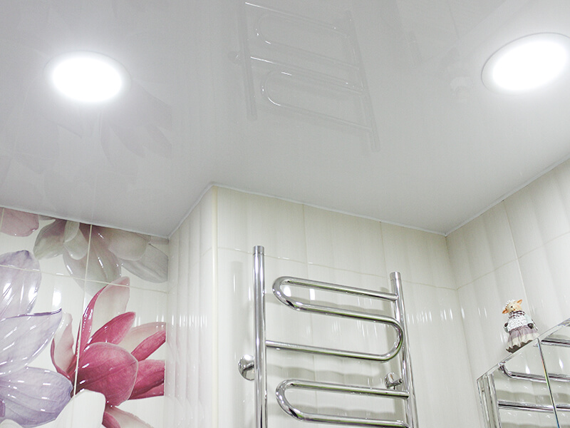 Натяжные потолки в ванной комнате фото работ от компании Новый Вид
