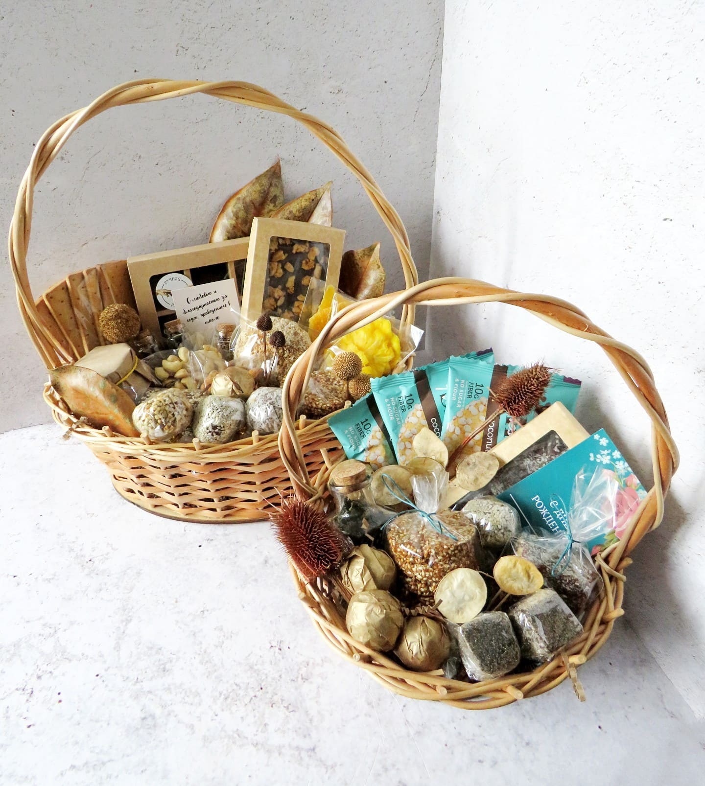 Набор чая в магните. Полезные сладости на озоне. Подарочный набор полезные сладости. Пасхальная корзина наполненная. Подарочный набор полезные сладости.