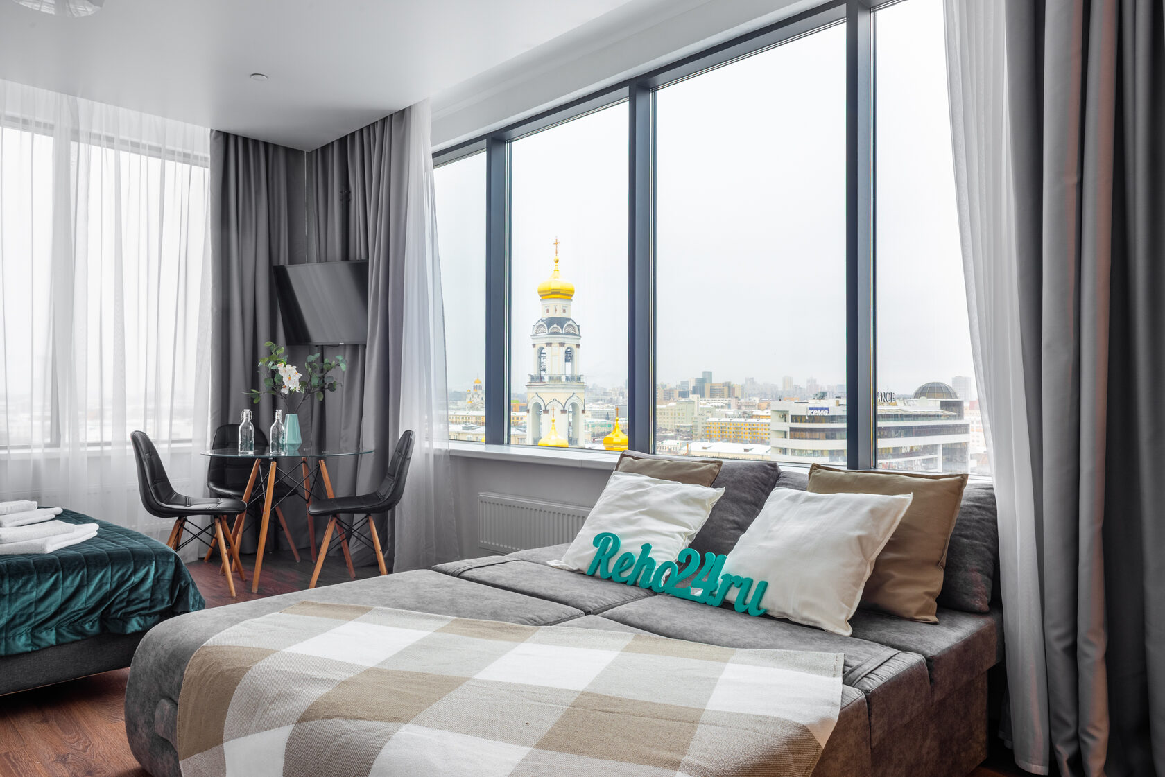 Апартаменты екатеринбург. Федеральная сеть апартаментов RENTHOUSE. Rent House Екатеринбург. RENTHOUSE отзывы. Радиус Екатеринбург апартаменты.