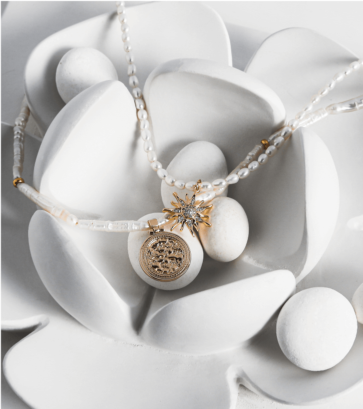 жемчужное ожерелье с подвеской звезды и колье из жемчуга с монетой