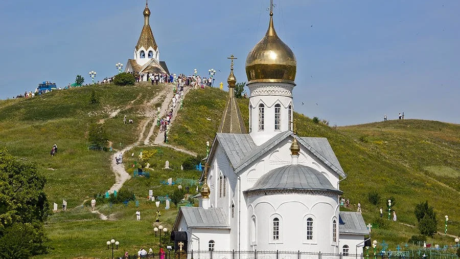 Село холки. Свято-Троицкий Холковский монастырь. Холковский Троицкий мужской монастырь. Холковский монастырь Белгородской области. Холковский монастырь пещерный храм.