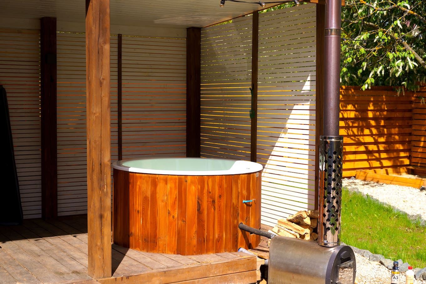 Купель на глэмпинг даче для отдыха в Подмосковье