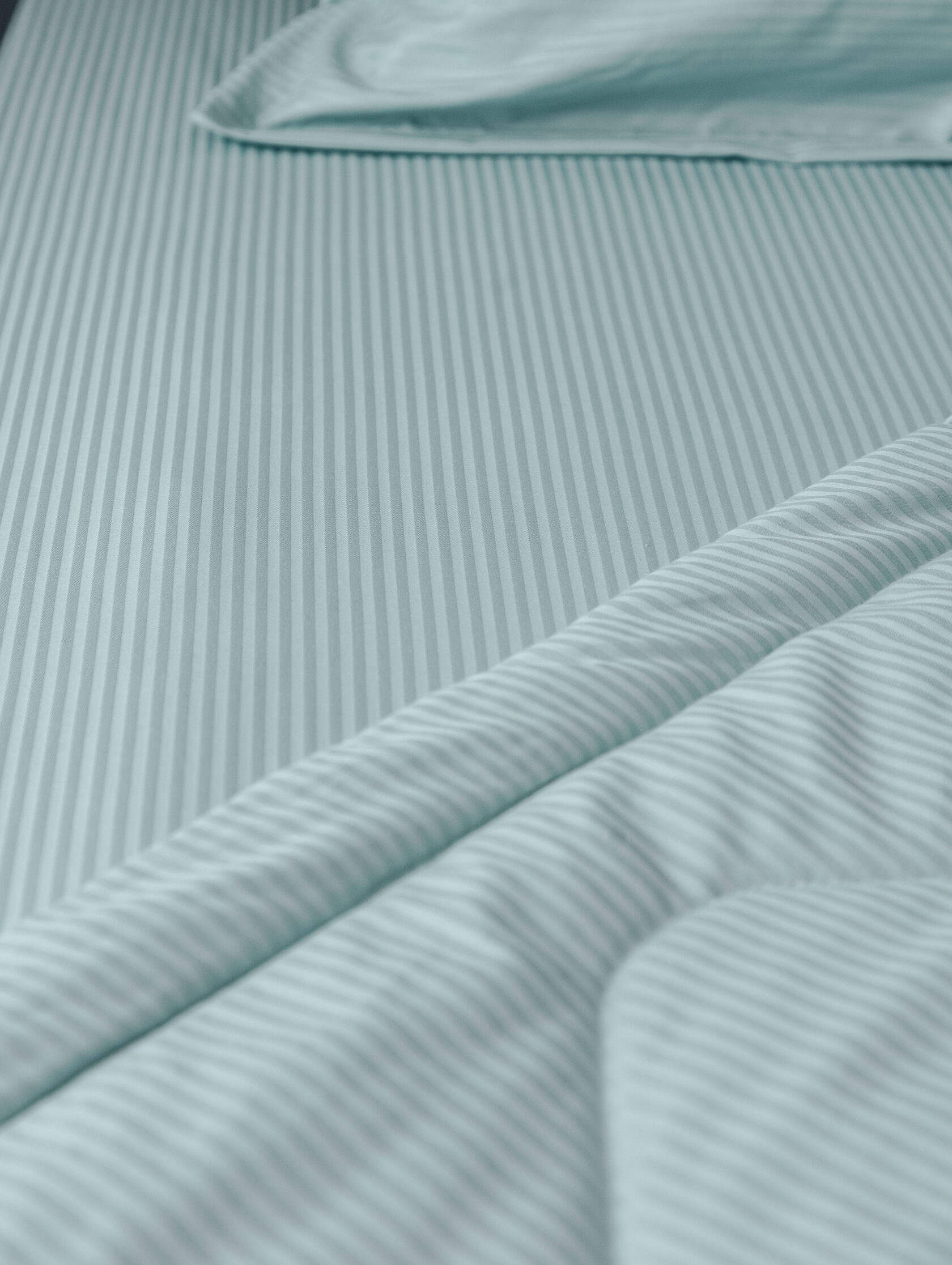 Ткань комплекта постельного белья со встроенным одеялом: текстура крупным планом